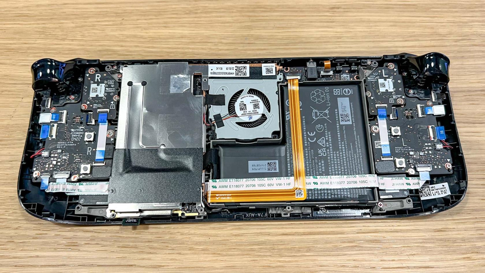 如何將 SSD 安裝到 Steam Deck 中