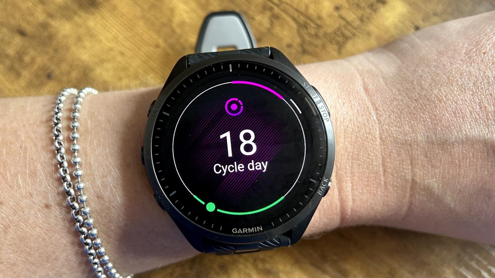 如何使用 Garmin 手錶上的月經跟踪功能