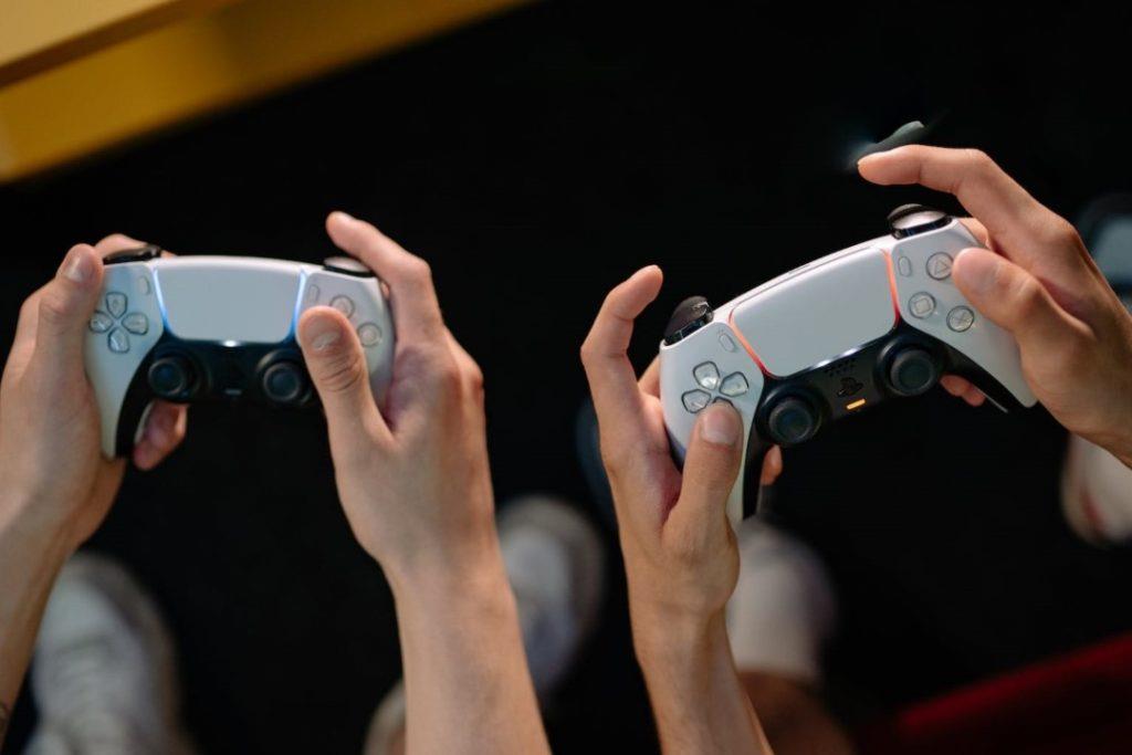 PS5 控制器上的燈光顏色代表什麼意思