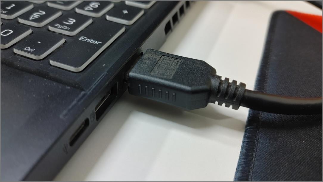 顯示器隨機黑屏的 11 個修復