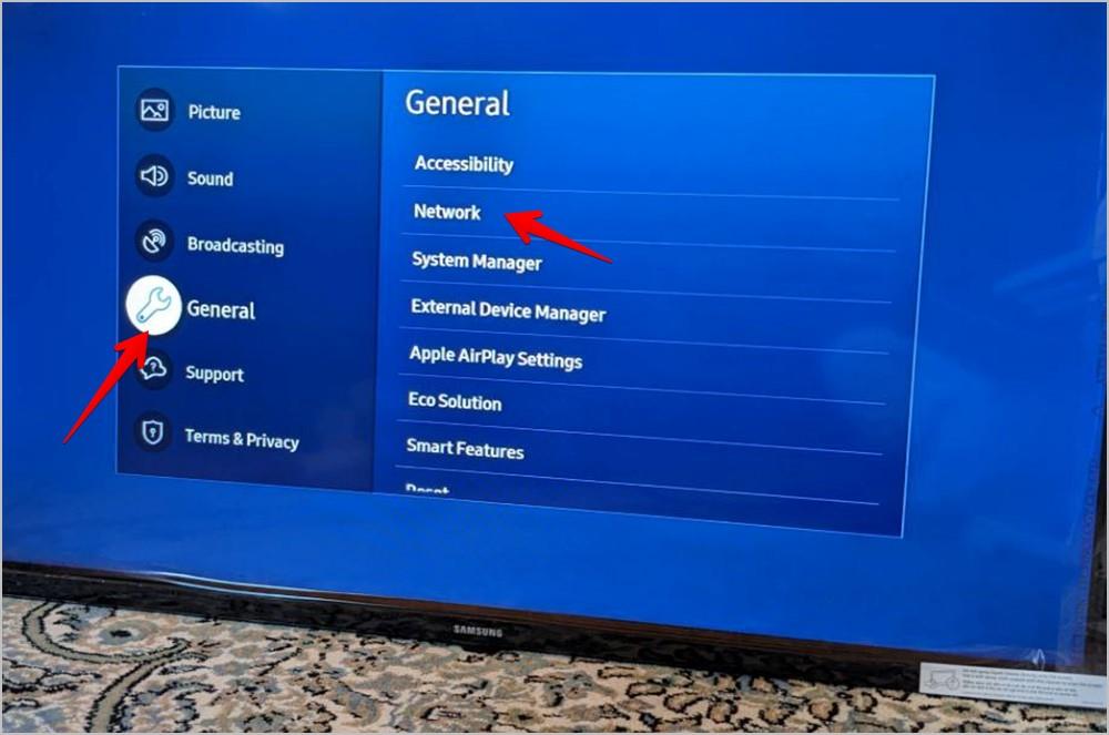 如何在 Apple Watch 上將類比時間變更為數位時間，反之亦然